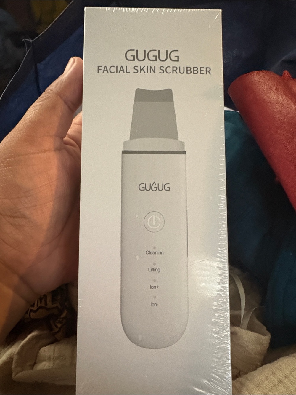 Facial skin scrubber